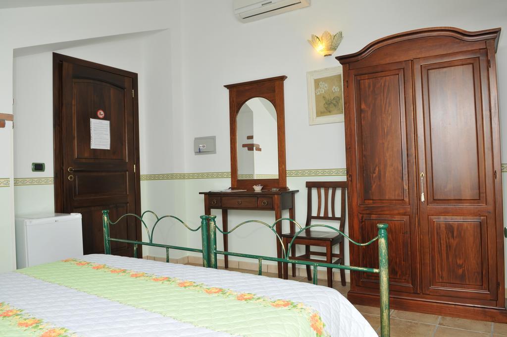 B&B L'Eucalipto Paola Ruang foto