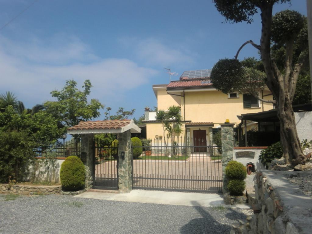 B&B L'Eucalipto Paola Bagian luar foto